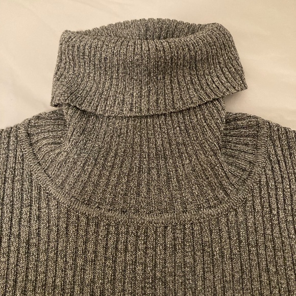 Marco De Vincenzo Silver Lurex Ribbed Turtleneck Sweater - Picture 5 of 9